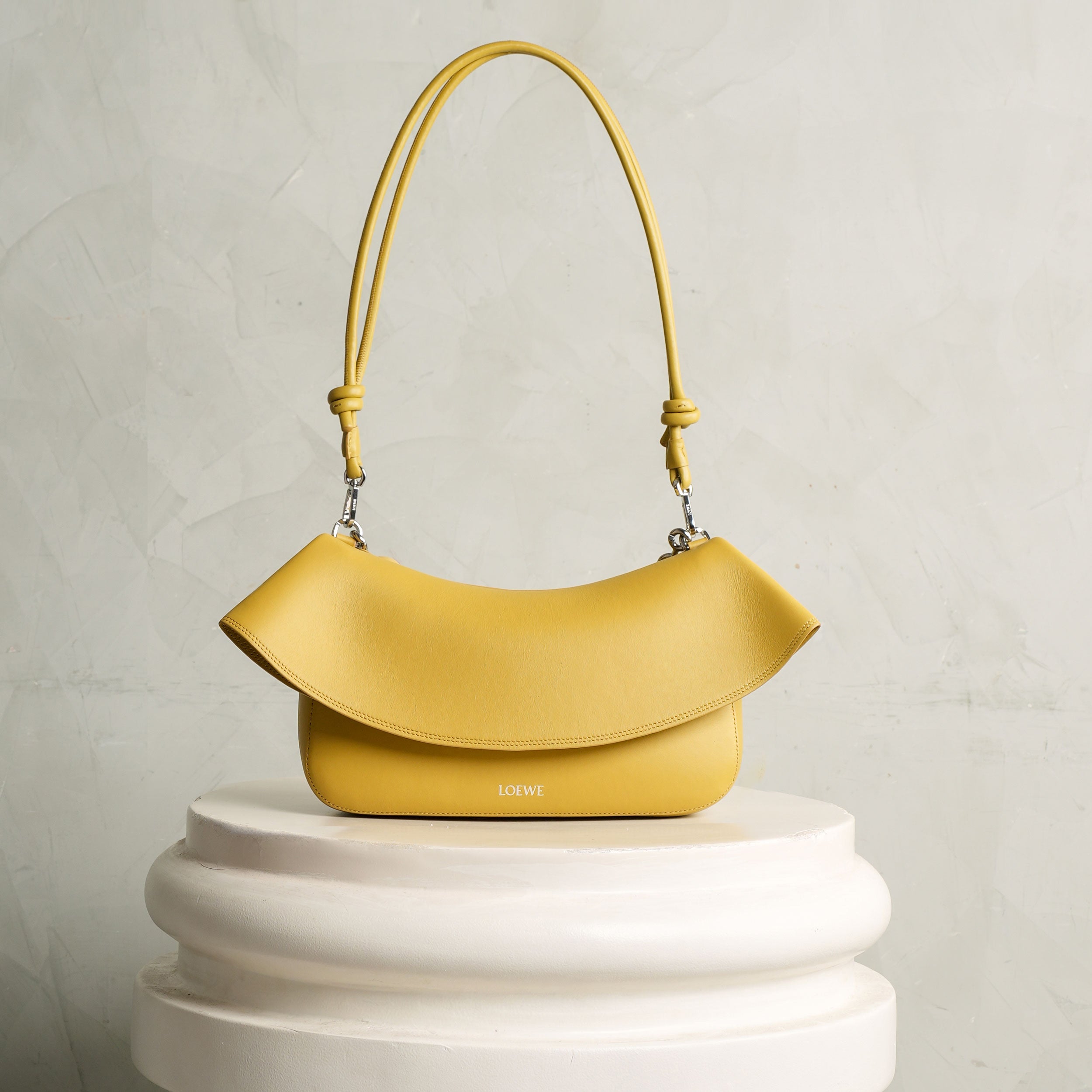 なお Ola Medium Bag | Loewe | Le Mill