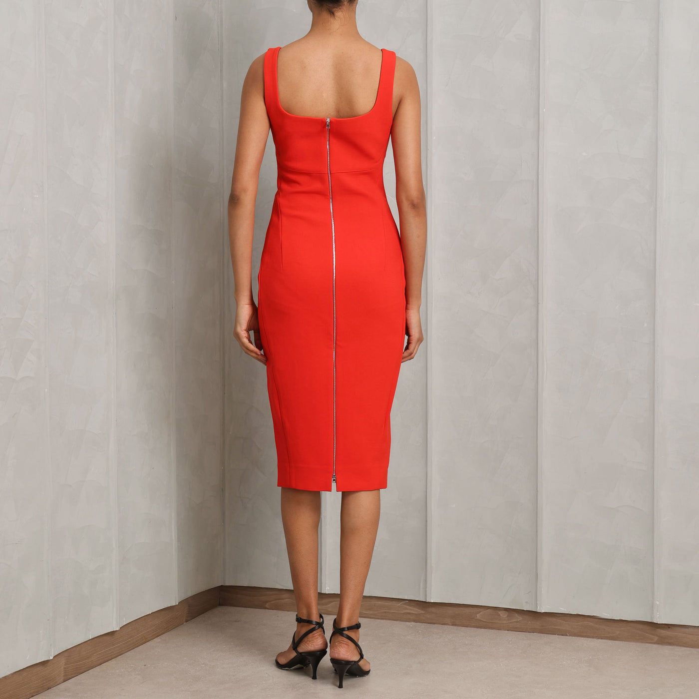 VICTORIA BECKHAM fitted t-shirt dress poly-wool blend red body-hugging silhouette with sweetheart neckline