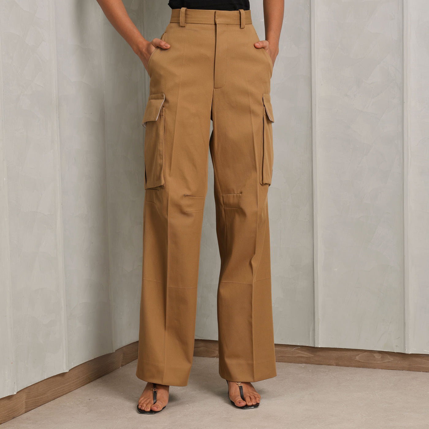 VICTORIA BECKHAM relaxed cargo pants cotton brown pockets at the side of each leg and dart detailing on the knees