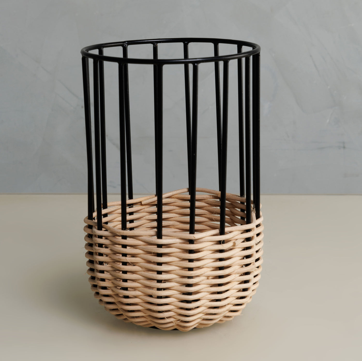 FLECK Utensil Holder Natural Rattan on Powder-coated Iron