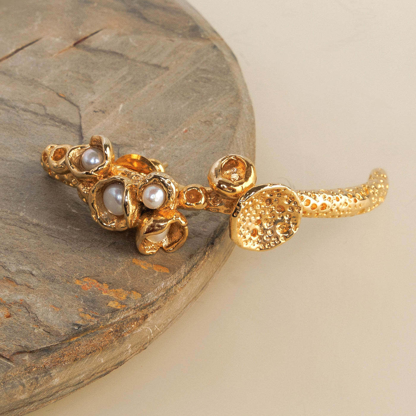 STUDIO METALLURGY gold pearl sea treasure earrings