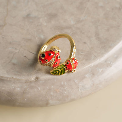 Red lady bug design gold ring at Le Mill