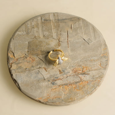 Silver bee design on gold ring by Aarelle