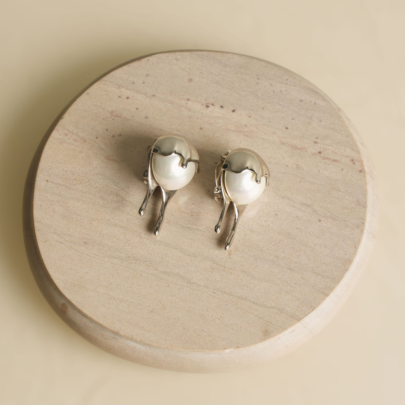 Melting studs with pearls