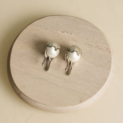 Melting studs with pearls