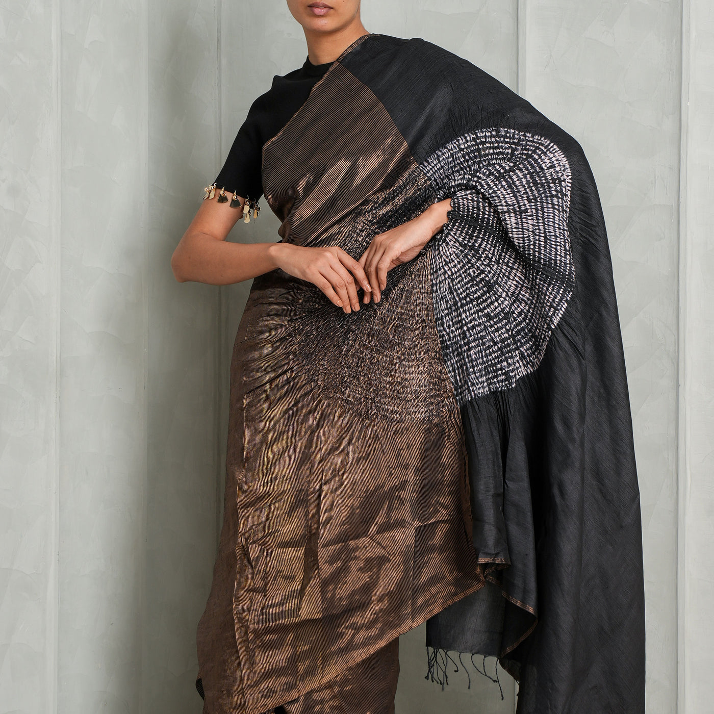 Studio Medium Black Handsfree Sari