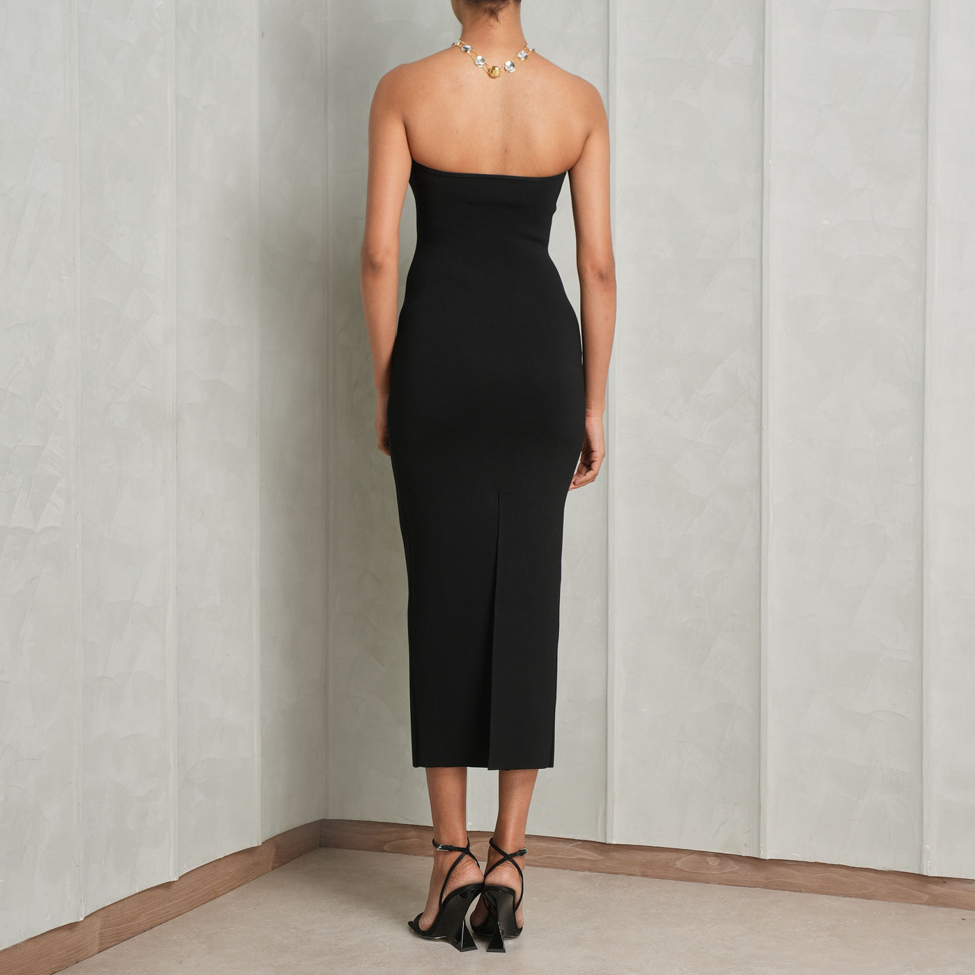 STRAPLESS MIDI DRESS IN BLACK 