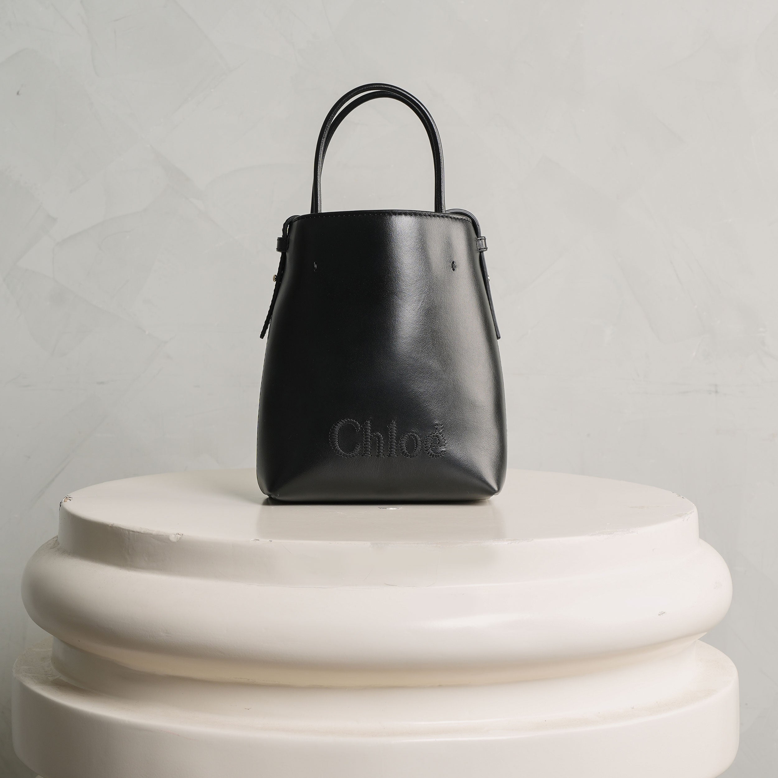 Chloé Alphabet grained leather coin purse | Purses, Fashion bags, Leather  handbags