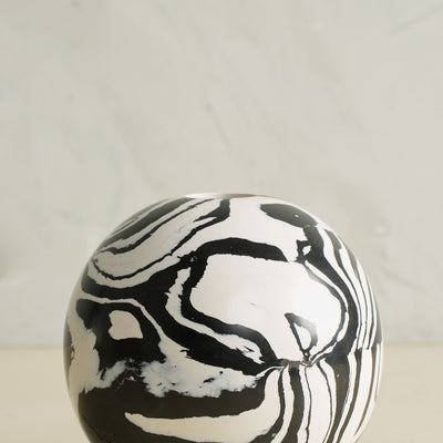 Black & White Specs Single Candle Stand