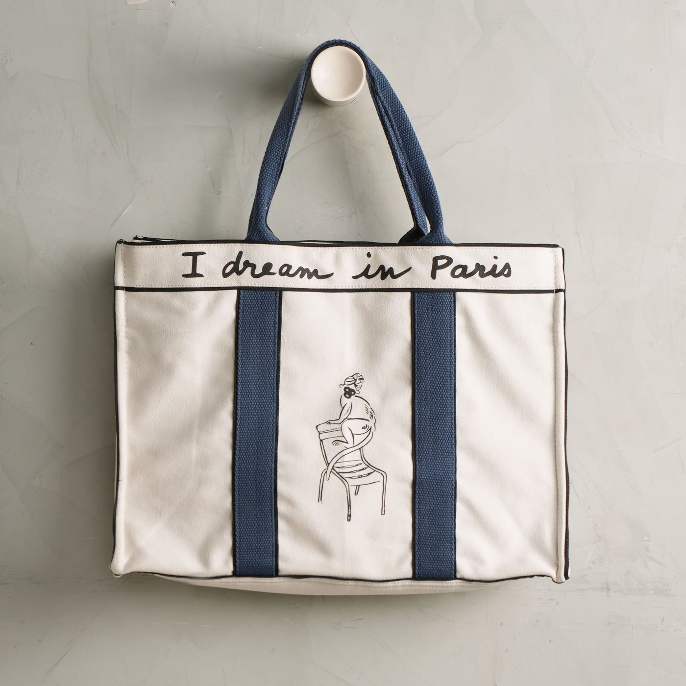 Tote bag with 'I dream in Paris' text