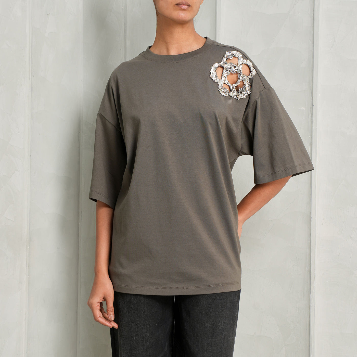 crystal flower detailed grey t-shirt