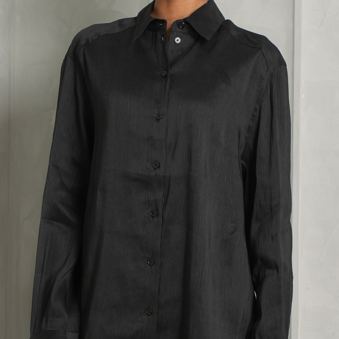 BLACK LINEN SHIRT BY LOULOU STUDIO