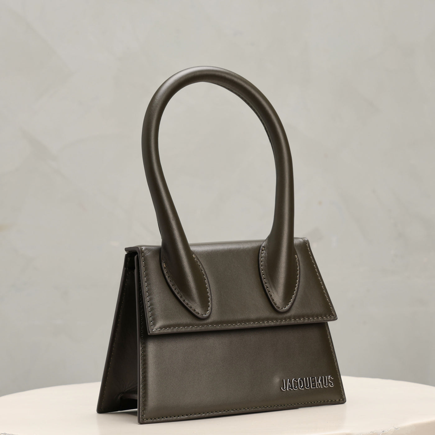 dark khaki jacquemus bag le mill
