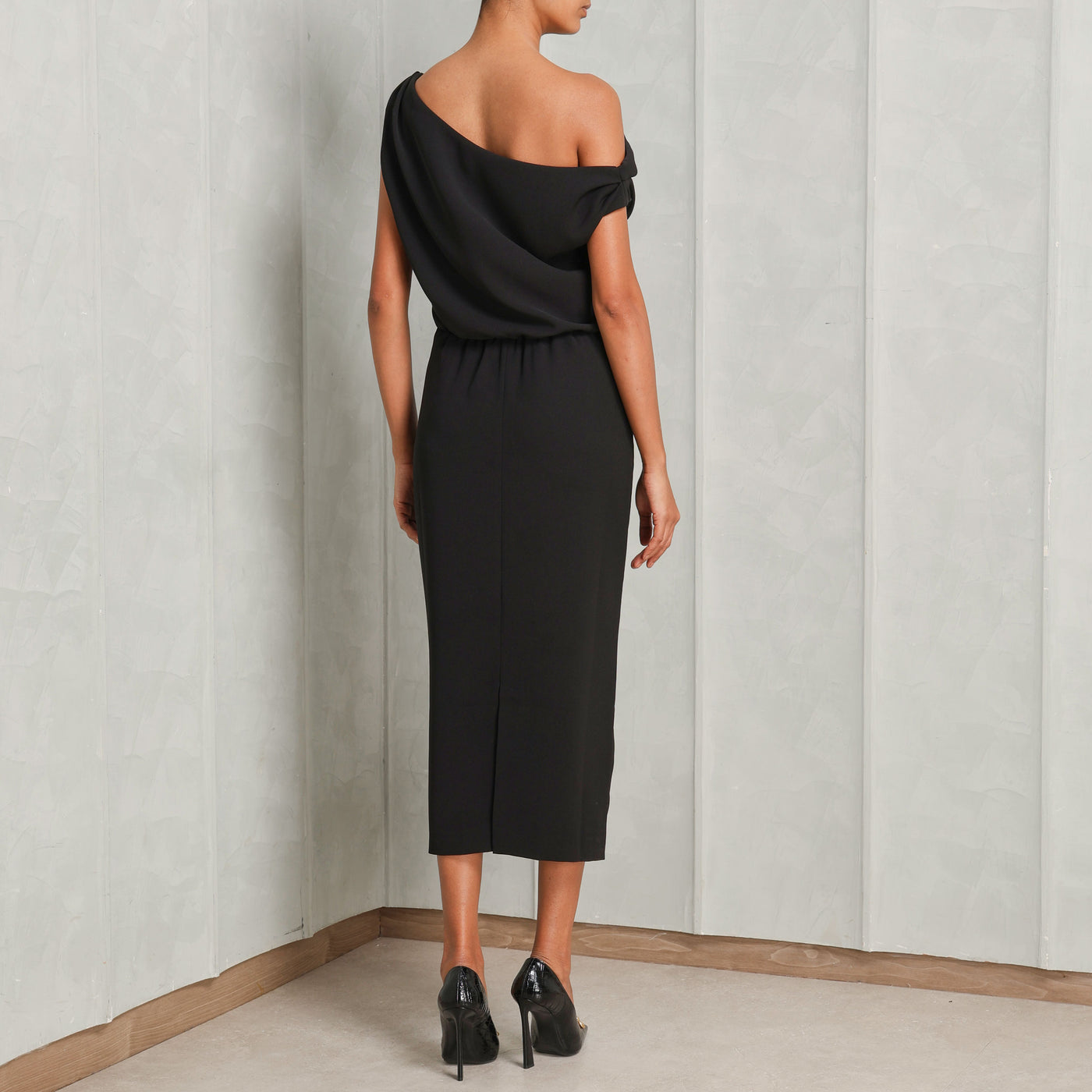 16Arlington Monochrome Kira Midi Dress