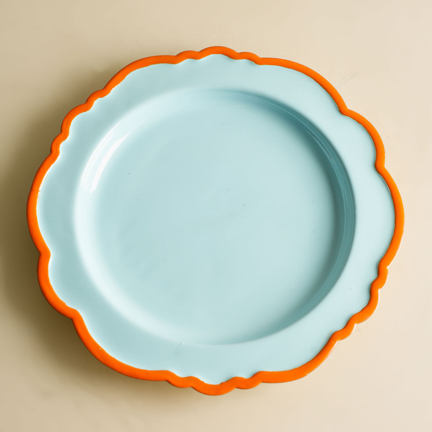 light blue and orange plates patchou 