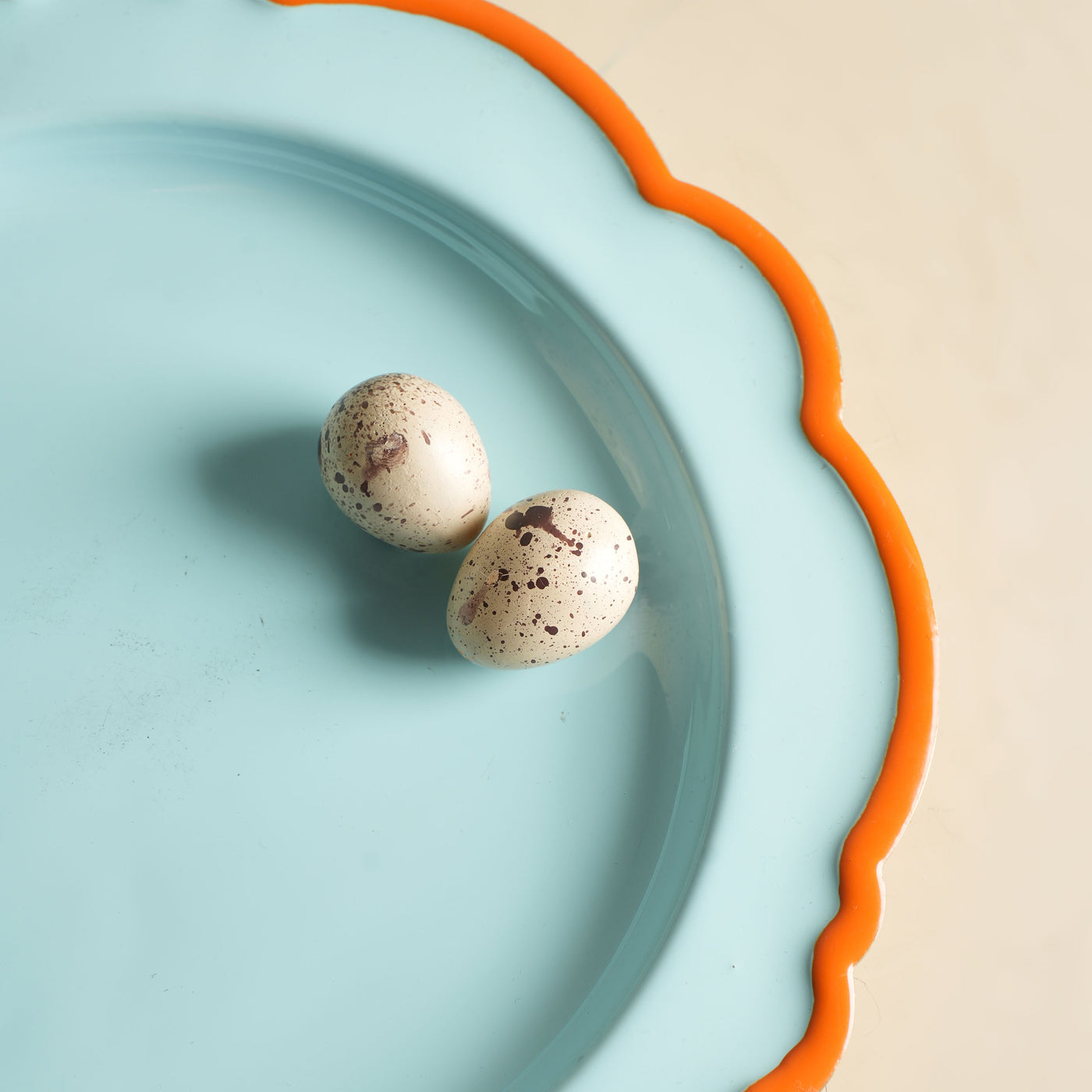 blue with orange border color plates patchou le mill