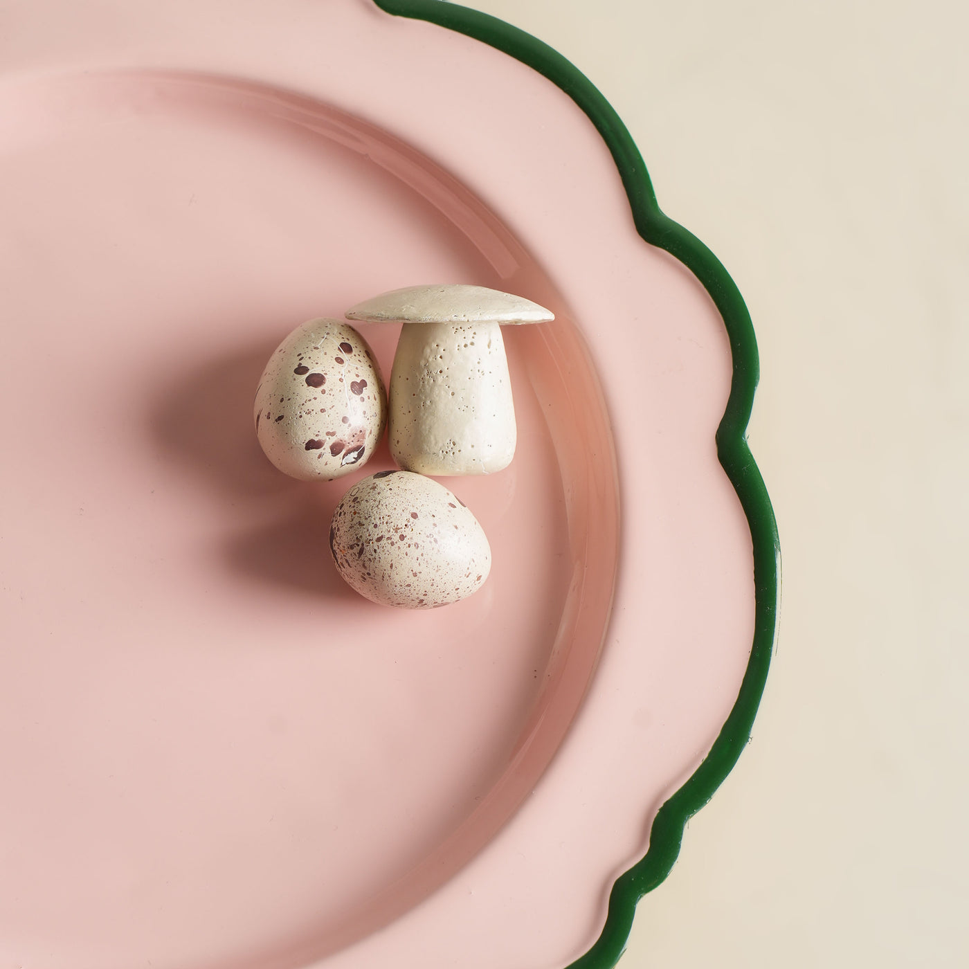 pink plates patchou le mill