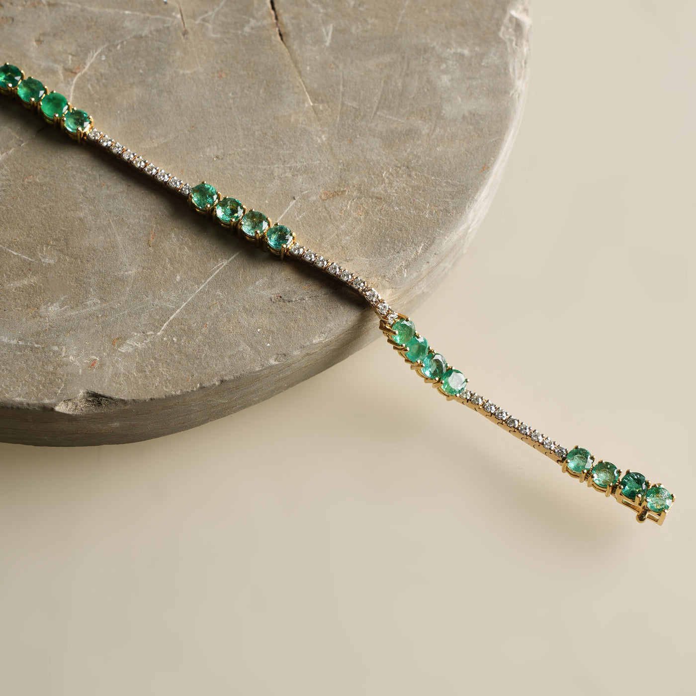 Emerald Round 
Bracelet
