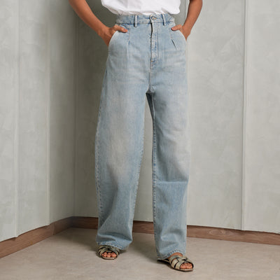 Wide Legged Jeans