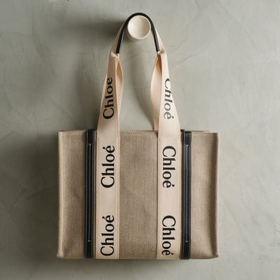 Chloé Medium Woody Tote Bag In Beige