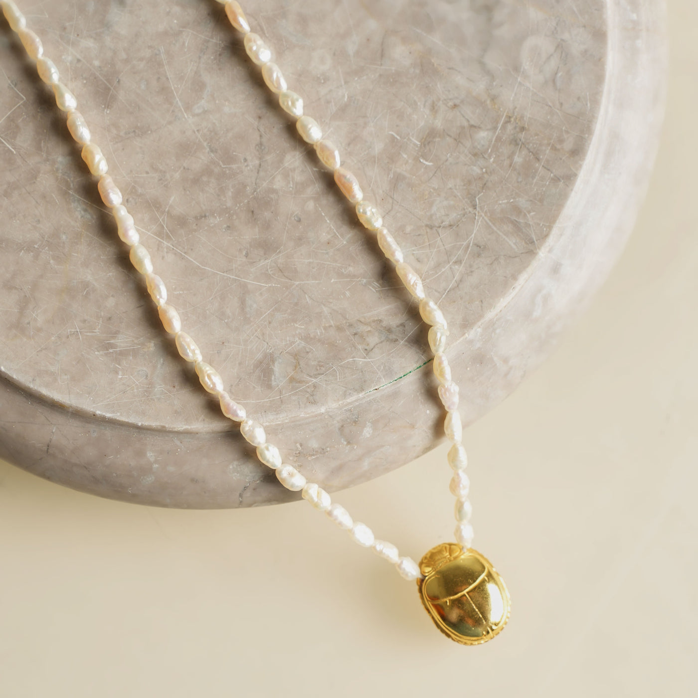 STUDIO LOVE LETTER Valerie Necklace white round gold freshwater