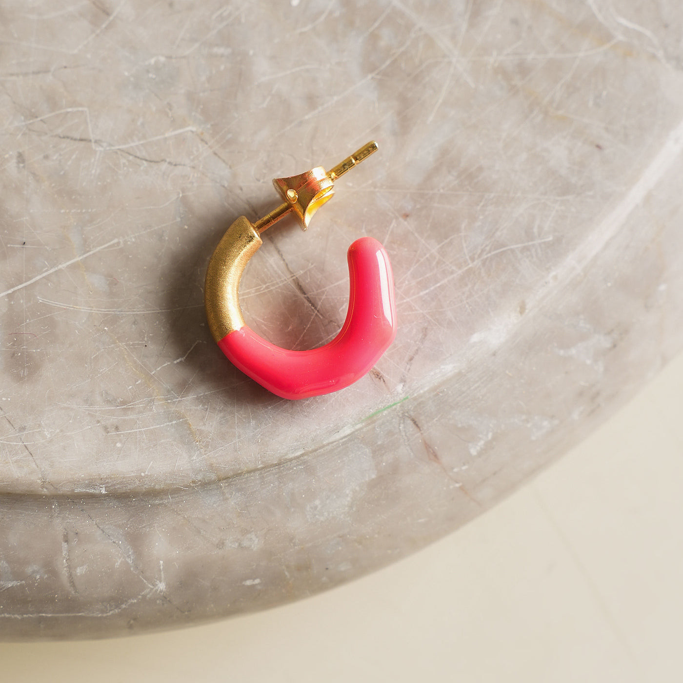 LUNAYA Mini Molten Hoops pink gold ear loops