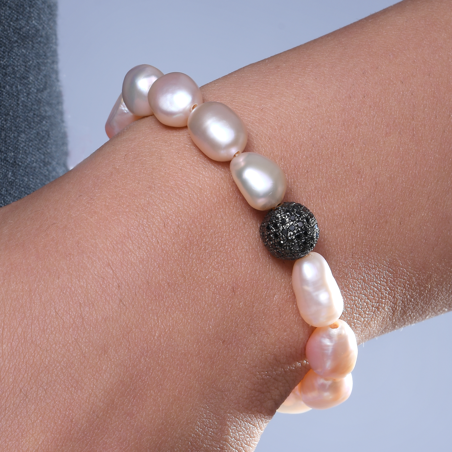 Black Diamond Roundule Pearl Bracelet | KAJ Fine Jewellery | Le Mill